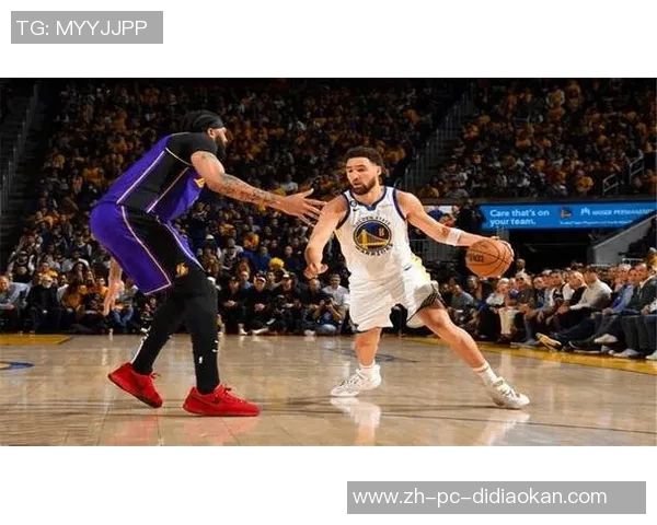 勇士与爵士季后赛第三场激战回顾球星表现与战术分析